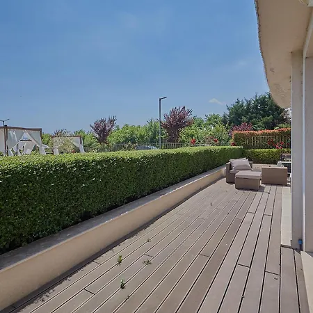 June Sea View Apartment *