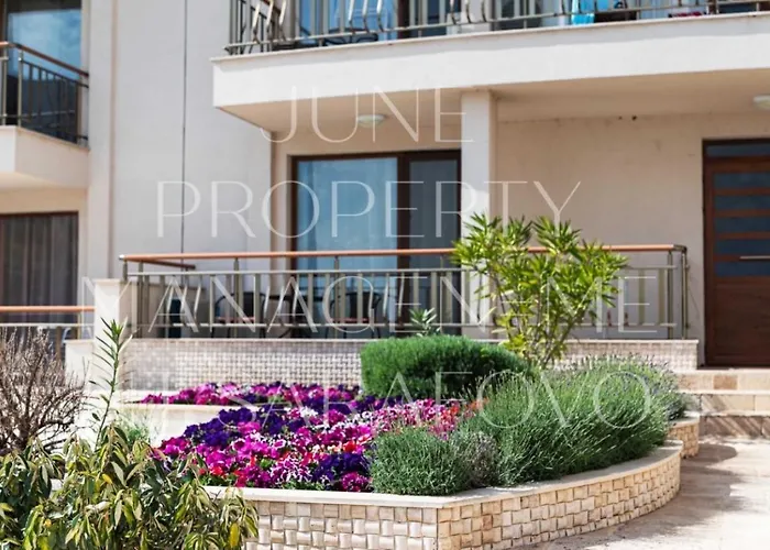 June Sea View Апартамент *